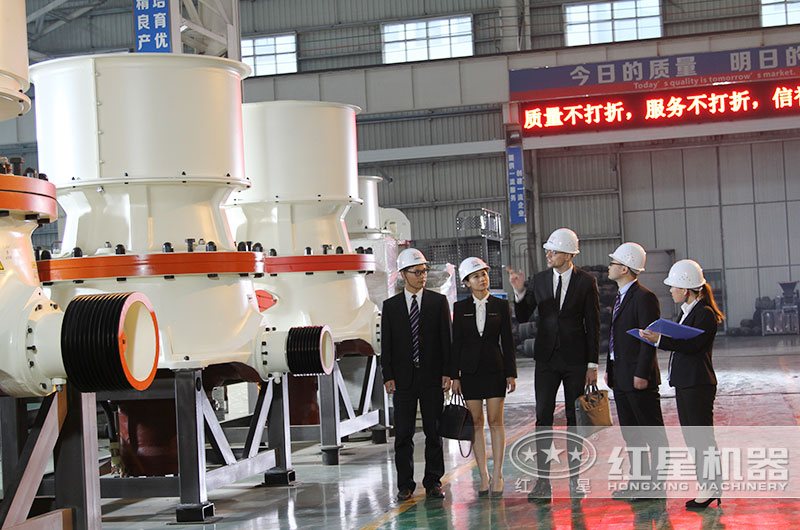 客戶來廠考察破碎機